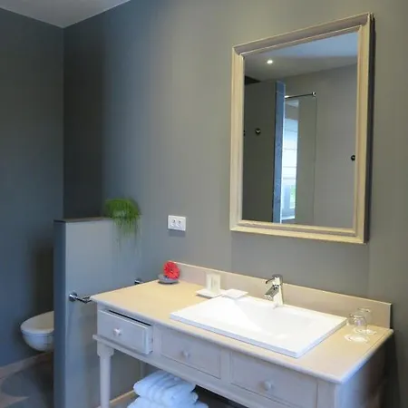 De Goede 13 Bed & Breakfast 4*